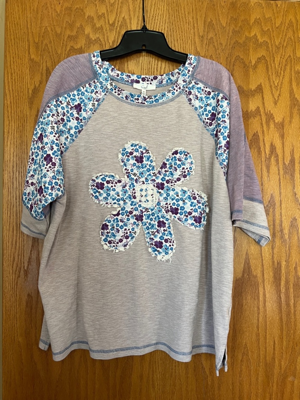 easel Lavender Floral Patch Raglan Short Sleeve Tee